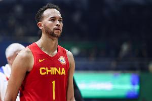 解说:归化的事已经冻结了 短期内不用再想了 但李凯尔是可征召的