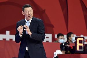 媒体人:找外教回来还不如让李楠带了 后者在人员调配方面很熟悉