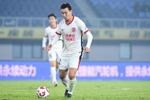 成都蓉城首发调整:李扬替换韩鹏飞登场,不占用换人名额