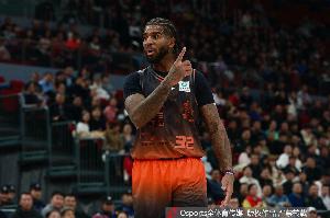 记者:马奎斯·克里斯不是上海男篮的引援目标