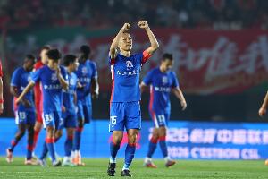 东体:申花滞留青岛没耽误训练,战河南放低姿态用实用战术争胜