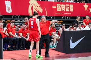 媒体人:这篮板球也没看到训练的痕迹啊 这应该是主抓的内容吧