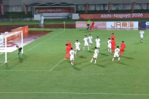 头球威胁!U23国足角球进攻,张玉宁头球一顶被对方门将扑出