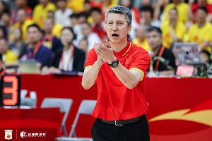 媒体人:这暂停就给崔永熙布置2投篮?退防问题没解决 换防又失误