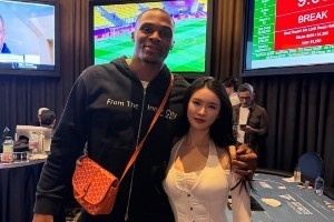 只顾看她了!德扑美女牌手All In姐参加威少基金会扑克之夜!