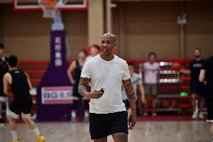 阿里扎:马布里当年教我在NBA生存 弗朗西斯还送了我10套LV西装