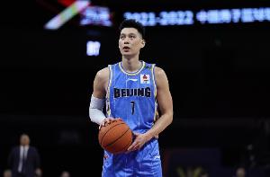 林书豪比较NBA和CBA:CBA身体对抗更强 得分更困难防守更密集