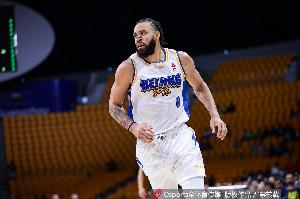 上赛季15分钟场均12.6分6.5板!前首钢外援麦基加盟上海男篮!
