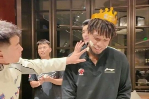 今天满30岁!山东男篮晒全队为祝铭震庆祝生日视频