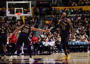湖人赢季后赛系列赛&但休赛期该轮首发五虎全员离队 NBA历史首队