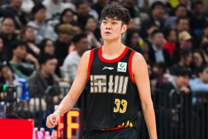 顾全:王浩然的膝盖有些反应 李慕豪跟腱有问题 他们今晚都将缺阵
